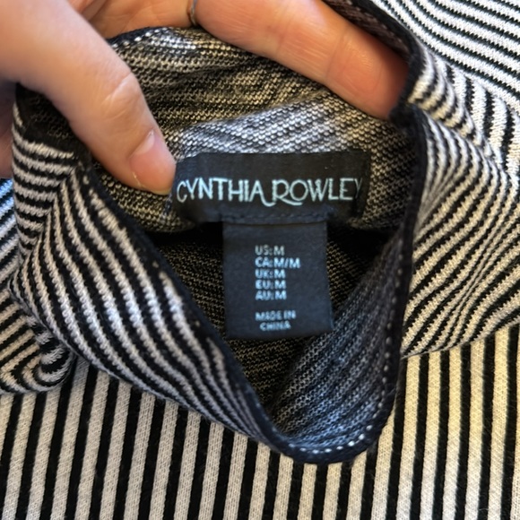 EUC Cynthia Rowley black and white funnel neck sweater size M - Picture 2 of 4